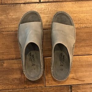 Naot Ardisia Shoes in Vintage Slate Leather